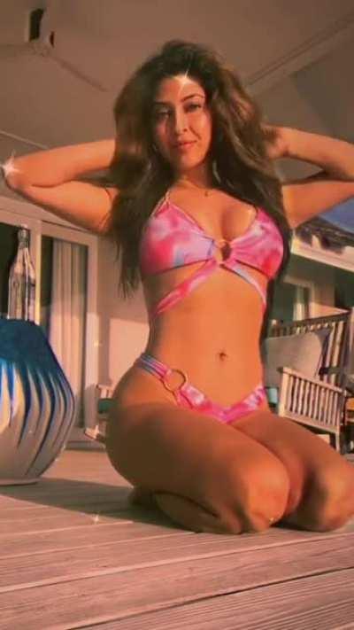 Sonarika Bhadoria 🥵