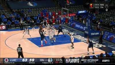 [Highlight] Luka hits a fadeaway for his 26th points of the first half