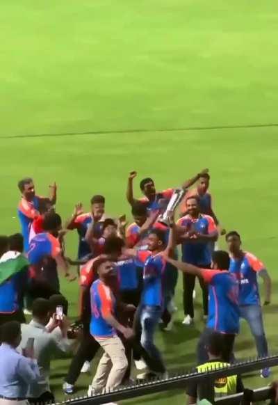 BROHIT and his boys are dancing in the garden 🗿 IYKYK.