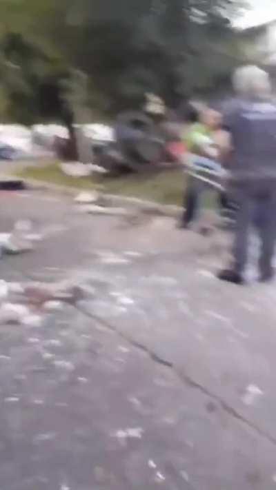 ROBARON UNA CAMIONETA, SE ESTRELLARON CONTRA UN &Aacute;RBOL 