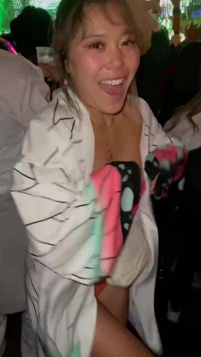 Accidentally flashed everyone while shuffling 🙈