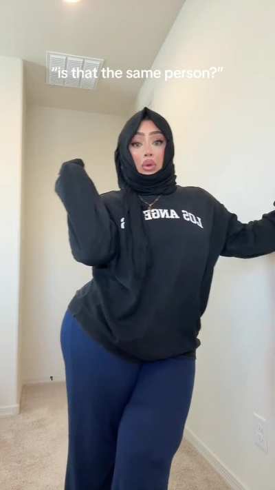 love the chain on her