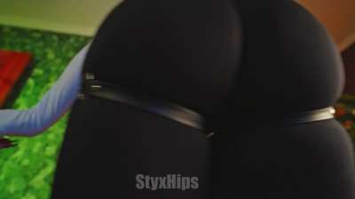 Spanking my butt before a set is a MUST