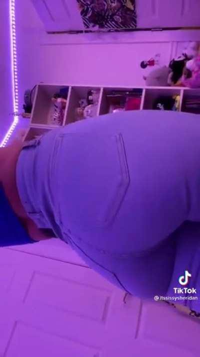 Look at that fat ass