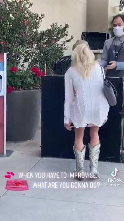 Woman would rather get pink eye than wear a mask 🥴