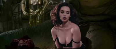 Qi’ra in Jabba’s clutches 