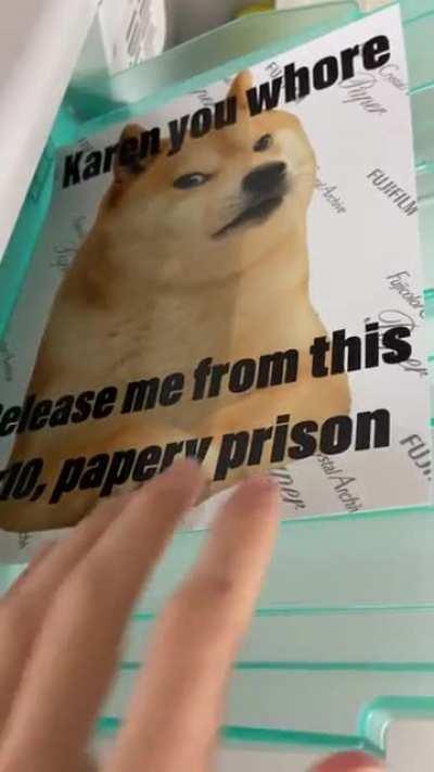 Le papery prison has arrived