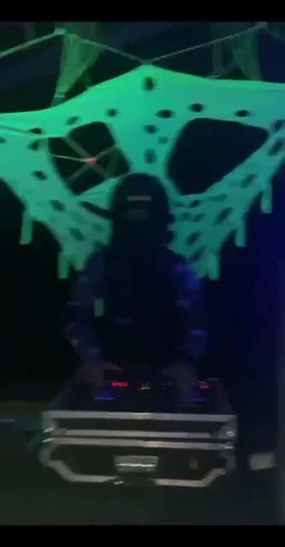 WCGW in doing an illegal party during lockdown.