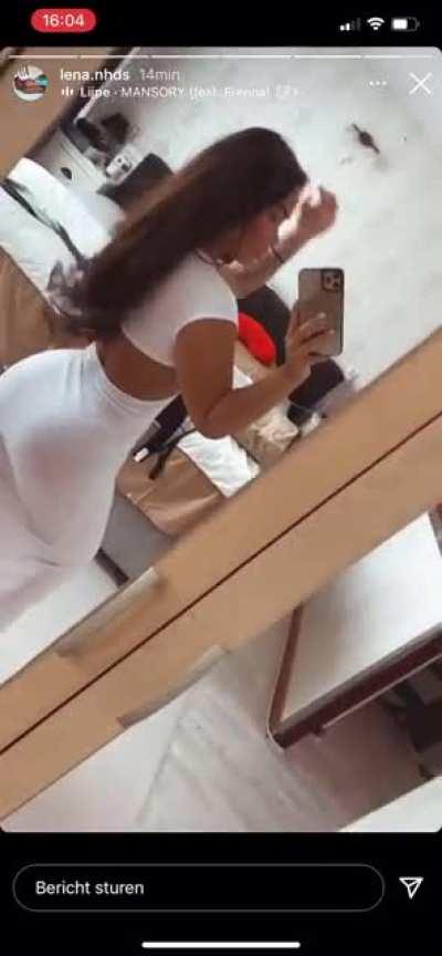 Zou ze een stringetje aanhebben?