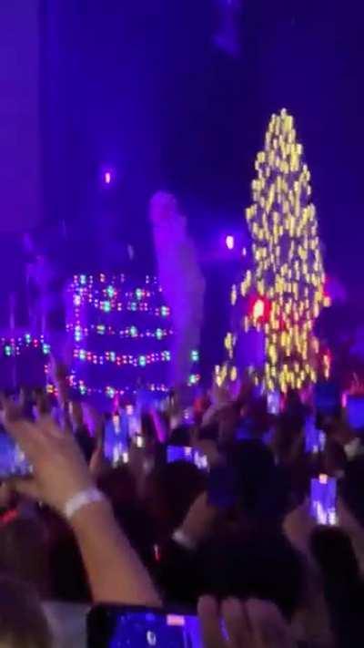 Y’all tired of Will Ramos doing his thing yet? How about Christmas themed?