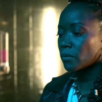 Kiernan Shipka and Erika Alexander - Swimming with Sharks S01E01 (2022)