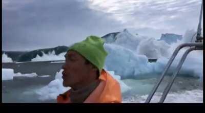 Enormous wave from iceberg!