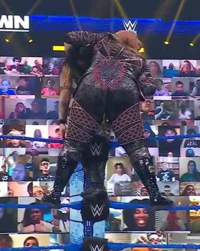 Nia jax ass
