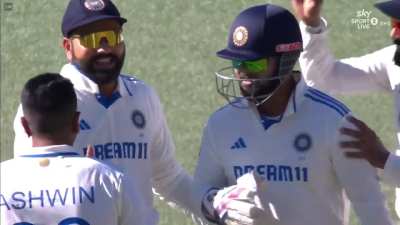 Thanks Mitch Marsh for the free wicket