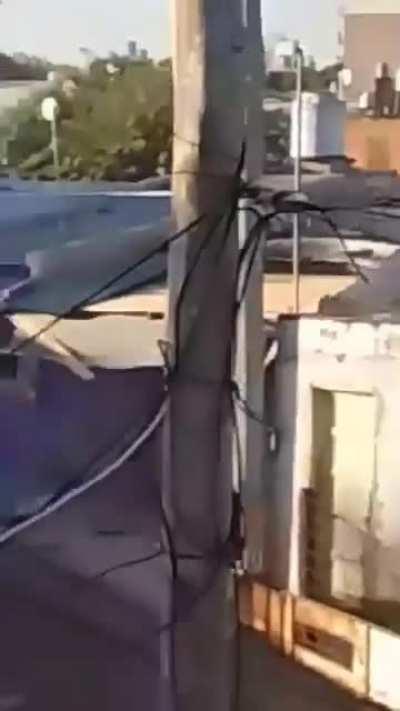 Paraná: Hacían un operativo y el helicóptero les voló techos y tanques a los vecinos