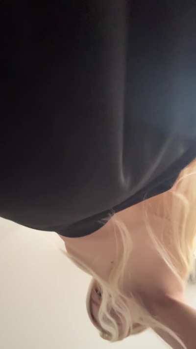 Look under my skirt and dive in there