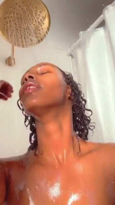 i made my own Halloween costume !!!! Can you guess who I was!!!