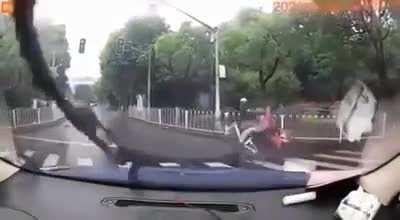 Похоже на какой то шпионский фильм. Каа сбить хвост.