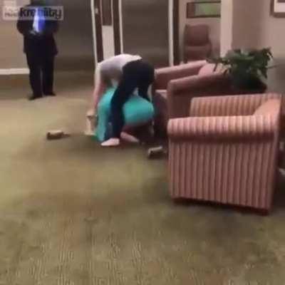 Karen gets rekd for being a Karen