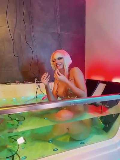 trying to be sexy :,) Lucy cosplay by CarryKey