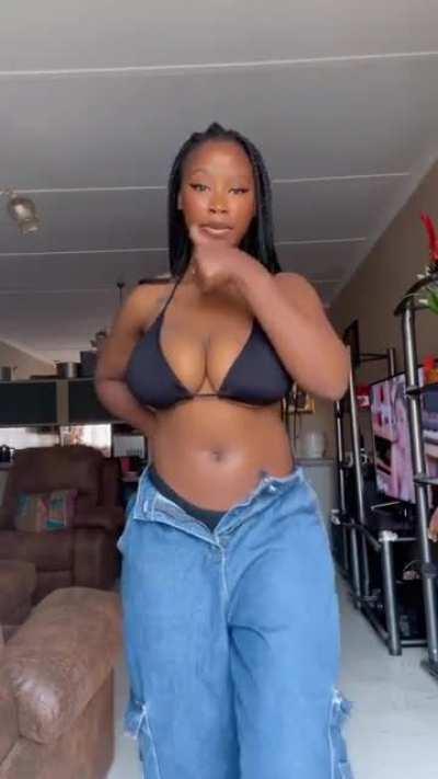 Noma Tota (@rad_noma)