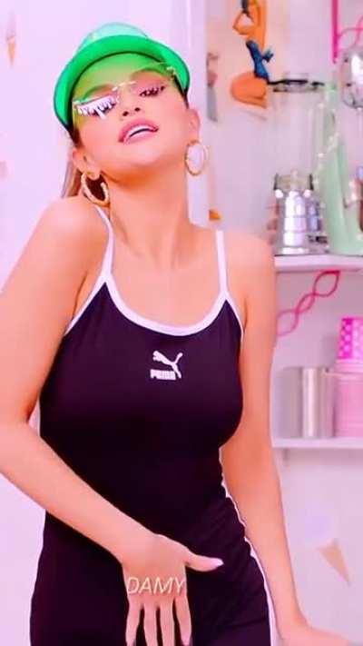 She is so hot 🤤. Can't stop fap to her