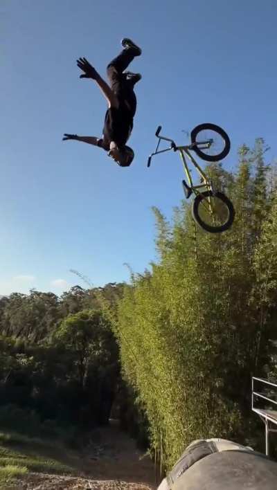 This dude straight up forgot gravity exists 🤯