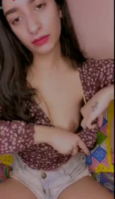Hot indian girl Downblouse and nip slip
