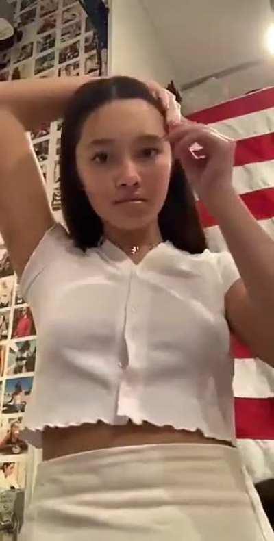 someones cold 👌😏 sorry, had to delete the one video of her facetiming topless and one if her in swimming pool with nip fully out since apparently she was undrage