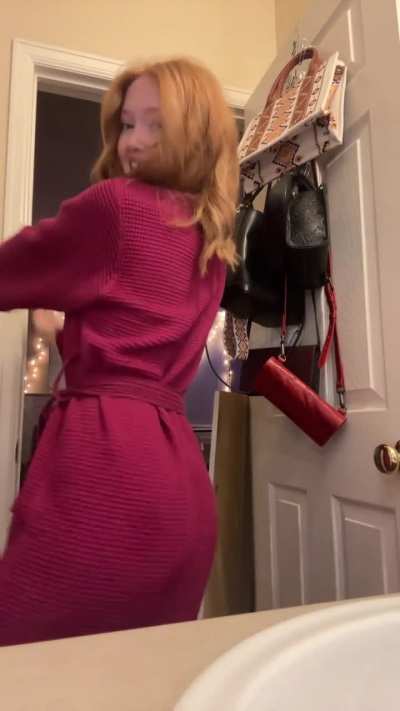 Lifewithmak / mmakennak / Makenna Kelly flaunting in robe