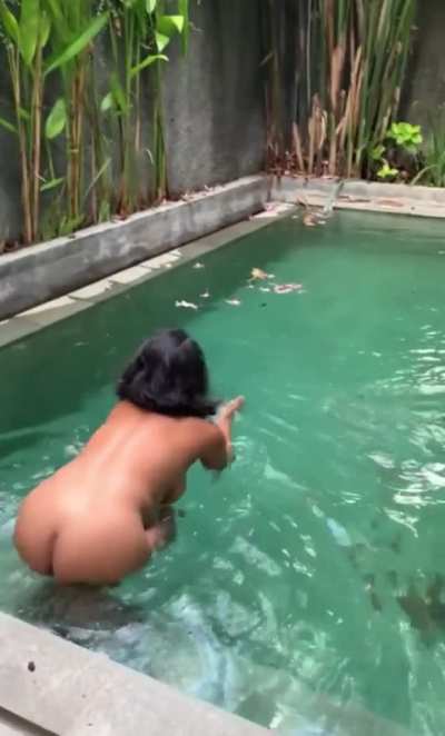 Siskaeee skinnydipping