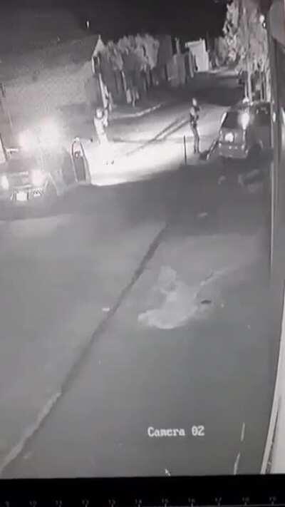 O miserável é um gênio.