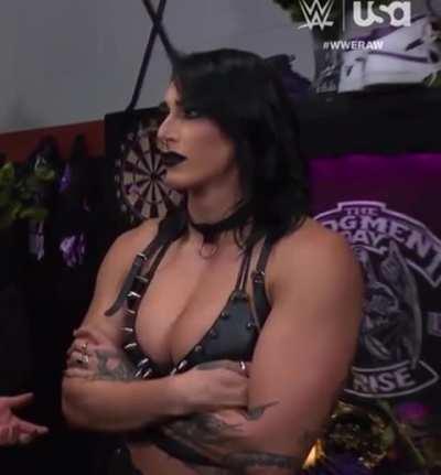 she looks so good tonight😍