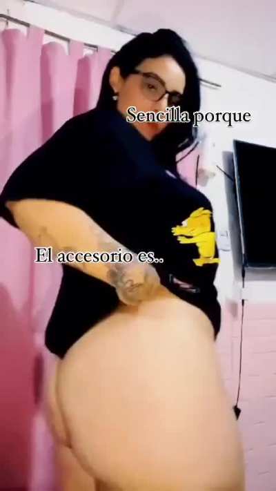 She's gradually showing more of her body 🤤