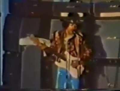 Just three days after it’s release in 1967, Jimi Hendrix learned & opened his next concert with Sgt Pepper as a tribute to the Beatles with Paul McCartney & George Harrison in the audience