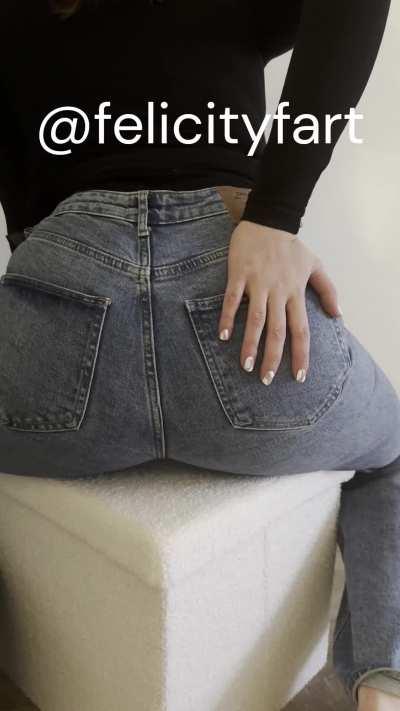 Open your mouth and let me fart in it 🤭