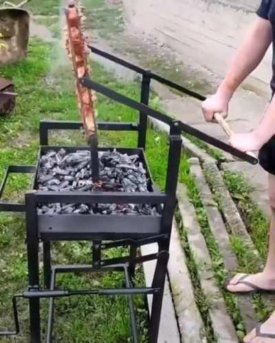 A cleverly made rotatable grill