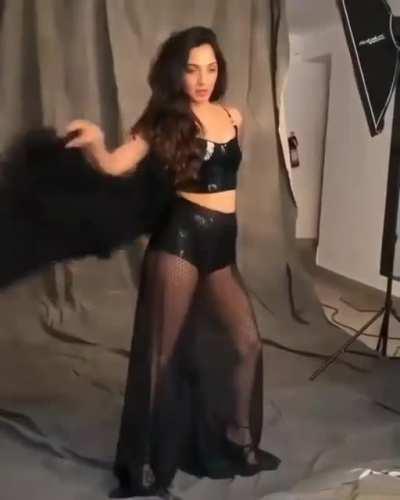 Kiara advani sexy thighs