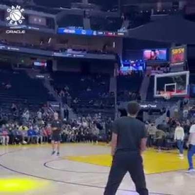 Stephen Curry can compete easily with robot basketball players
