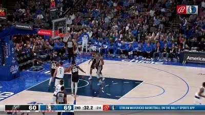 [Highlight] Kyrie passes it to Luka who hits the catch and shoot three