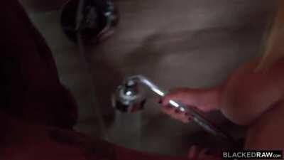 Gabbie sharing an intimate moment post-scene, wonder if they went home together after for round 2