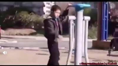 Jumping of a swing wals swinging