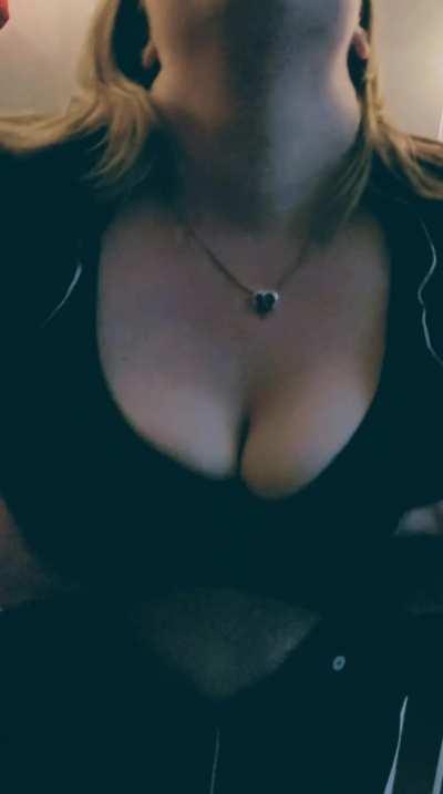 Like this big ol titties?