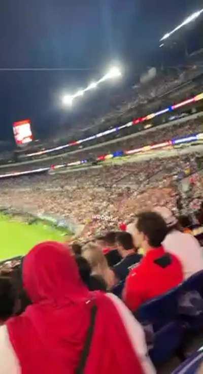 Having some fun at the soccer game ⚽️ too bad nobody wanted to look at my tits🤷🏻‍♀️ [GIF]