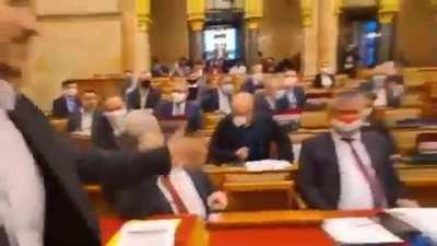 Jakab Péter krumplit visz a Krumpli Királynak, de úgy hangzik mint a betyár szentföld.mp4