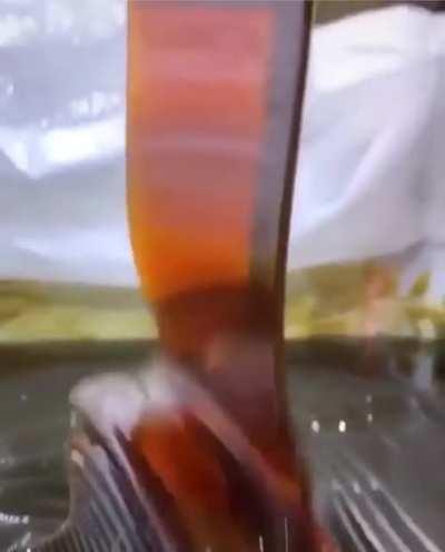 The way the ribbed-ripple effect spreads out to the edge