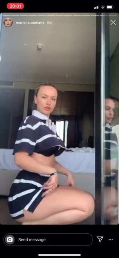 Marjana is such a fucking sexy slut. she knows exactly what she’s doing, look at the end when she lifts her top. she’s such a sexy slut.