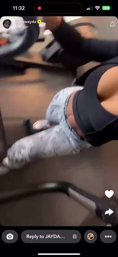 Jayda Wayda working out