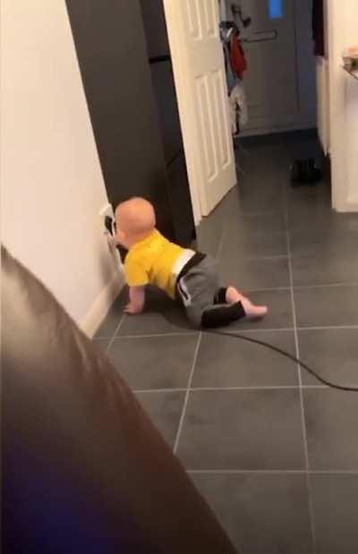 Baby be like : Drop all this things and play with me, mommy!!🤣🤣🤣