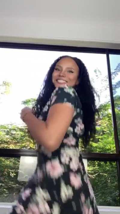 Emily (@ilovesmilinggg)